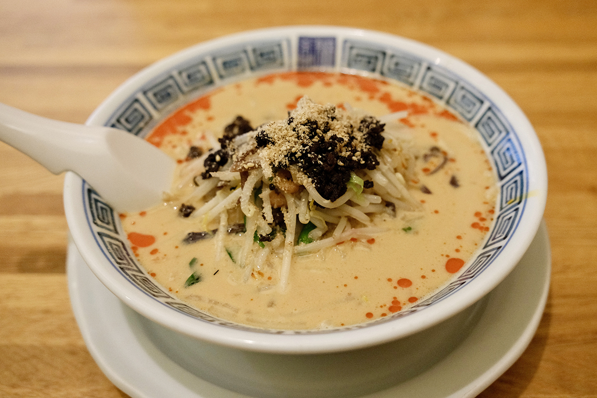 担々麺（1380円）