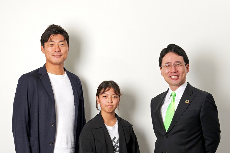 写真中央：2代目CFOの川﨑レナさん