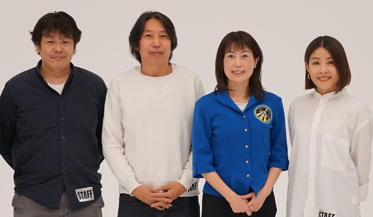 宇宙飛行士の山崎直子さんと一緒に。左から柳貴男さん、梅村太郎さん、山崎直子さん、石下佳奈子さん