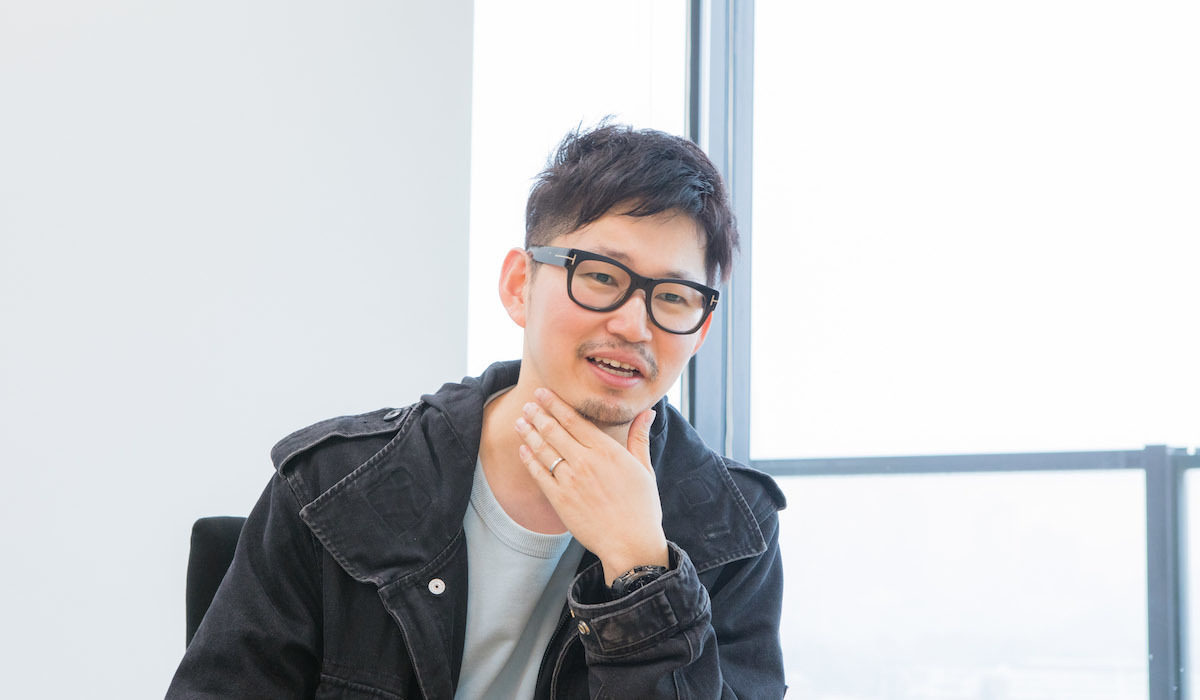アル 代表取締役 古川健介さん<br />
浪人時代に受験情報掲示板「ミルクカフェ」を開設。新卒でリクルートに入社し、同社在職中の2007年にロケットスタート社(2012年にnanapiに社名変更)を起業し、2009年にはnanapiをローンチ。2014年にnanapiをKDDIへM&Aし、翌2015年にKDDI傘下に設立されたSupership社の取締役に就任する。現在はアル社の代表取締役を務める。